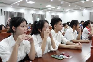 Một số hình ảnh Sinh viên trường ĐH Tân được Trao học bổng Acecook Happy Scholarship 