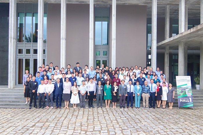 Giảng viên App chơi xổ số online
 trình bày báo cáo tại Hội nghị quốc tế tại Việt Nam về Khoa học Trái đất và môi trường lần thứ 3